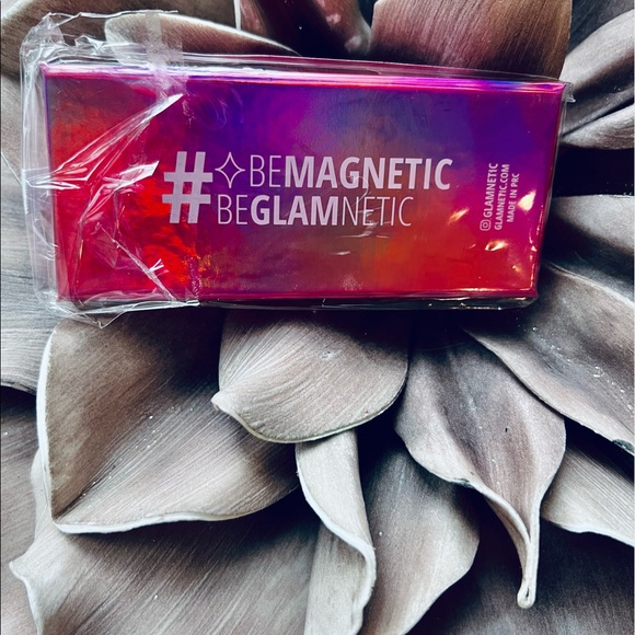 GLAMNETIC Magnetic Lashes - Picture 3 of 8
